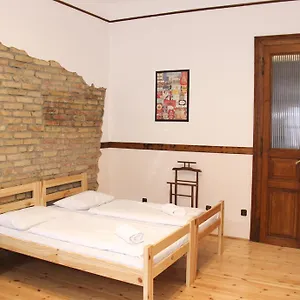 walking-bed-budapest-downtown.inbudapesthotels.com/